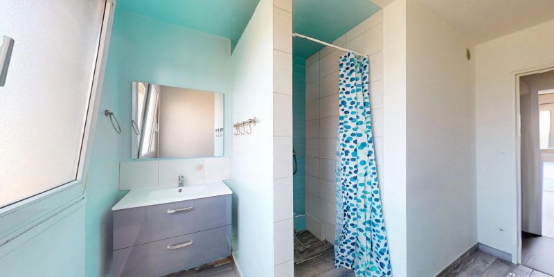 Photographie : ST-CLAUDE-T5-BALCON-PARKING-03192026_181619_defurnished